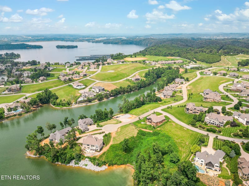1999 Taffrail Dr, Lenoir City, TN 37772