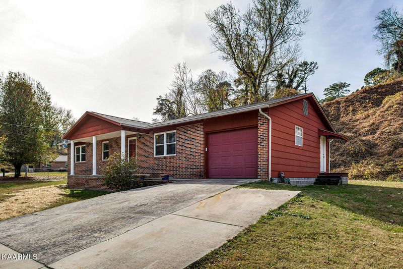 2 Zirkle Rd, Kingston, TN 37763