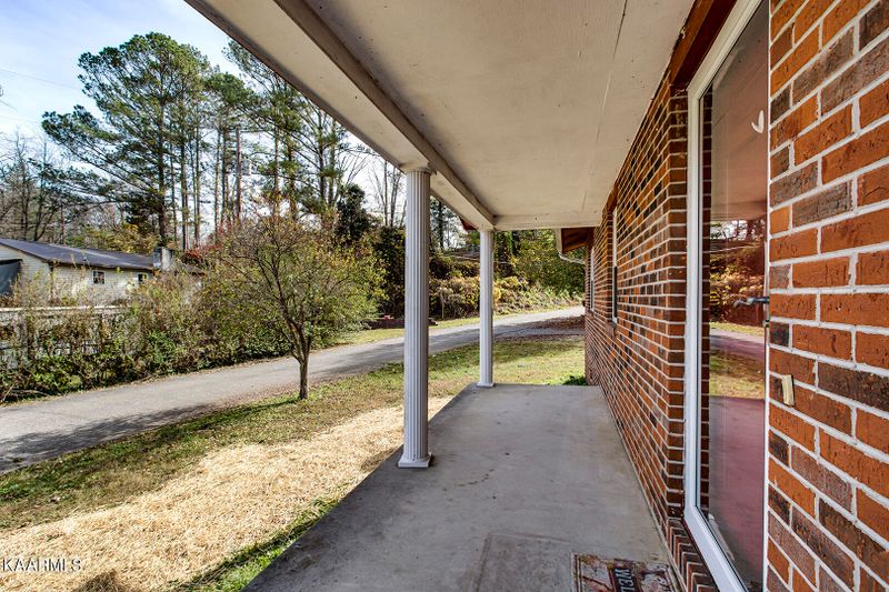 2 Zirkle Rd, Kingston, TN 37763