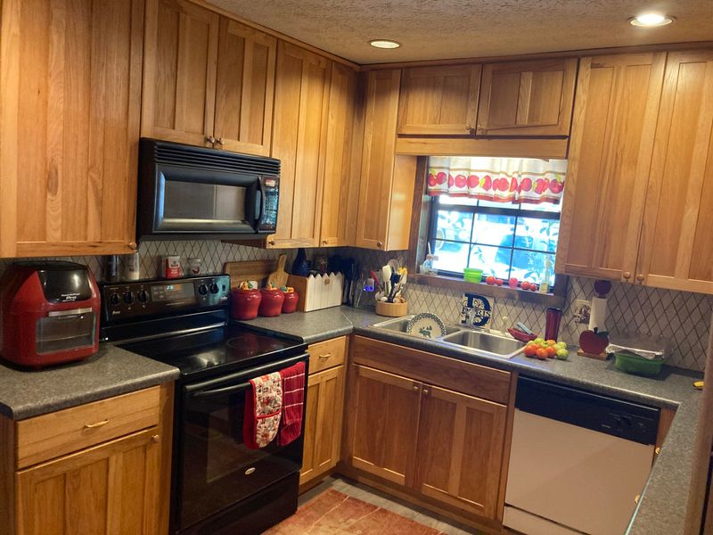 20 Devil Creek Pl, Monterey, TN 38574