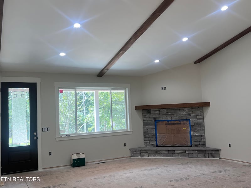 20 Rolling Green Ct, Crossville, TN 38558