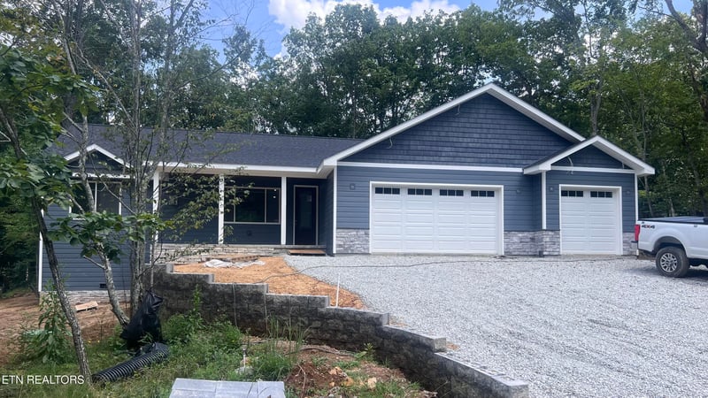 20 Rolling Green Ct, Crossville, TN 38558