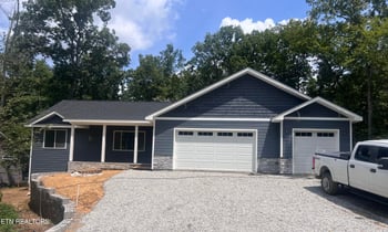 20 Rolling Green Ct, Crossville, TN 38558