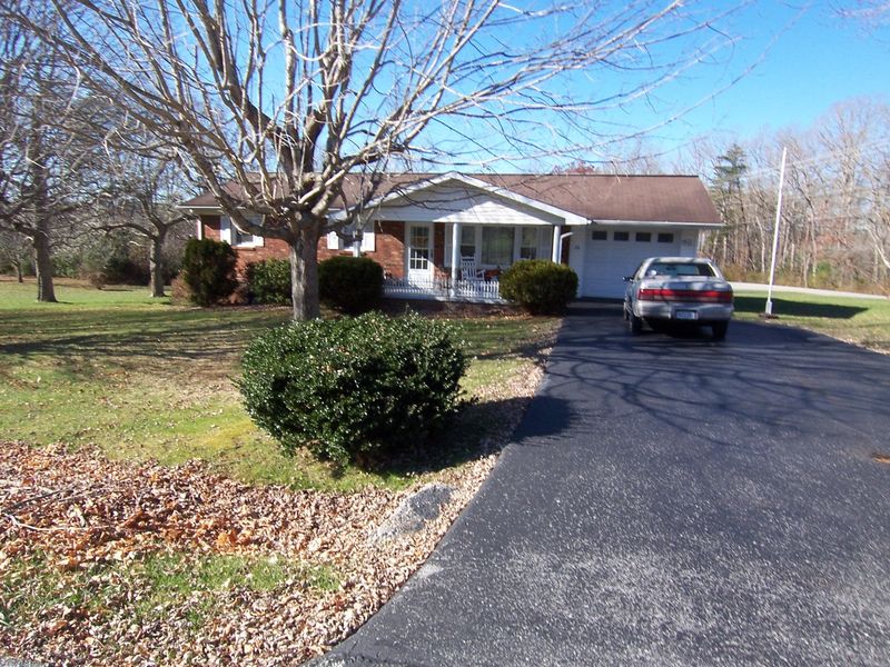 20 Sunset Dr, Crossville, TN 38555