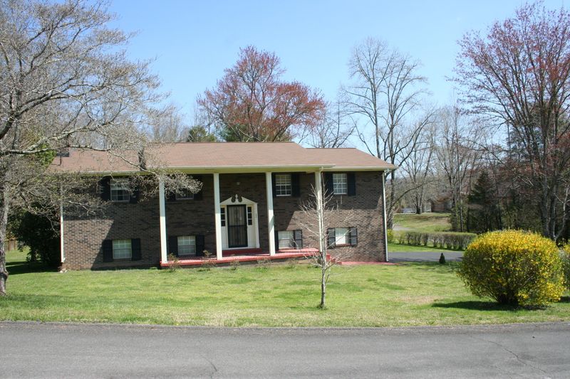 200 Cedar Rd, Clinton, TN 37716