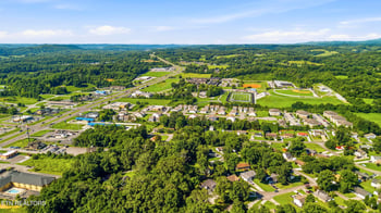 200 Doe Run Blvd, Clinton, TN 37716