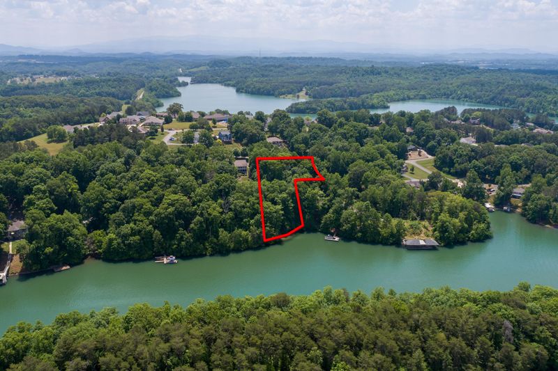 200 E Cove Dr, Greenback, TN 37742