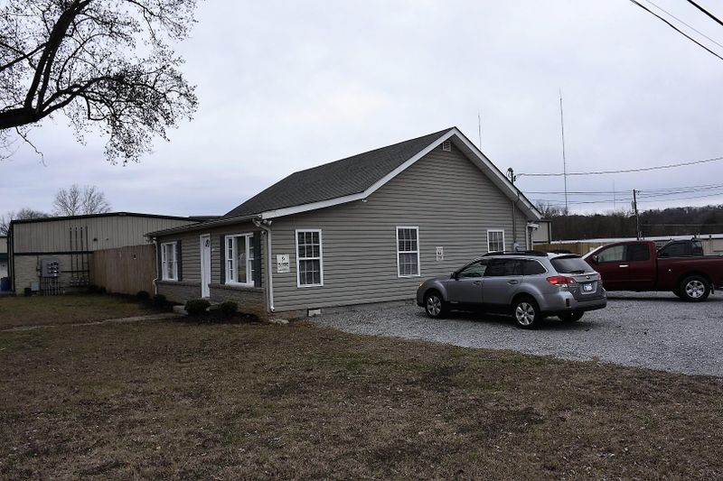 200 E Inskip Dr, Knoxville, TN 37912