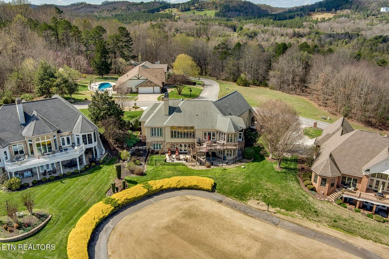 200 Eagle Cir, Vonore, TN 37885