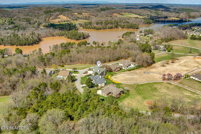 200 Eagle Cir, Vonore, TN 37885