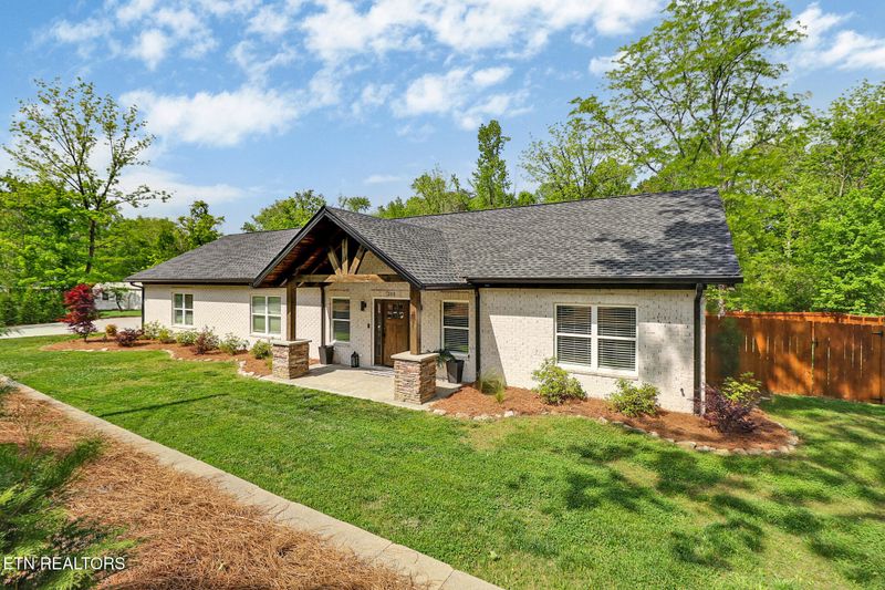 200 Easter St, Harriman, TN 37748