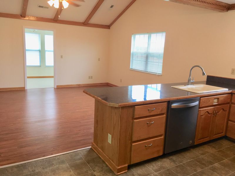 200 Executive Meadows Dr, Lenoir City, TN 37771
