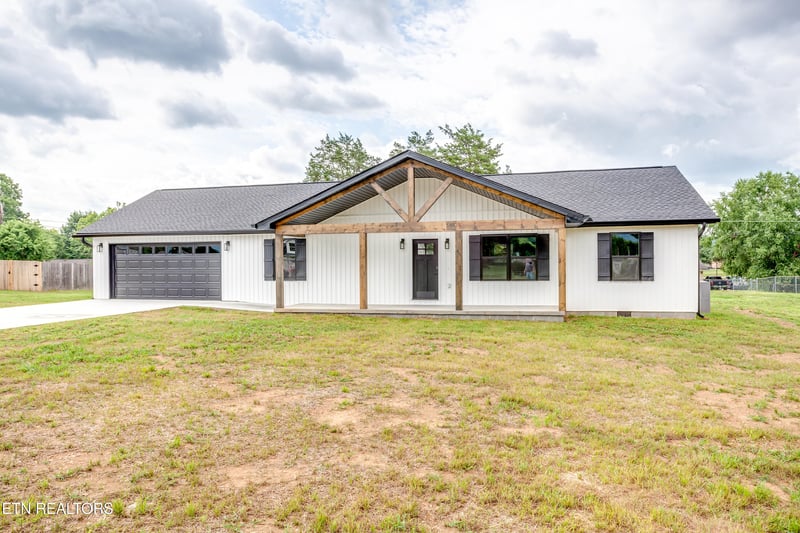 200 Farris Cir, Lafollette, TN 37766