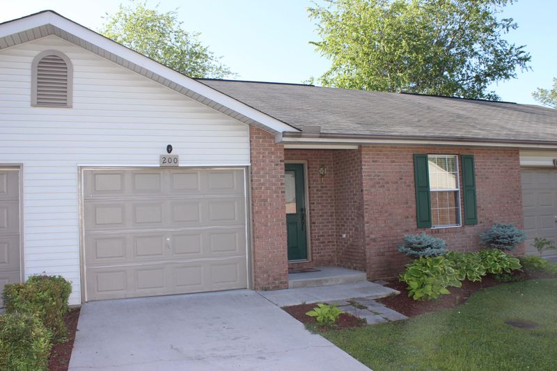200 Hawthorne Oaks Way, Powell, TN 37849