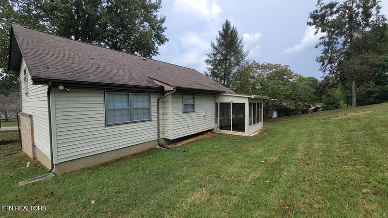 200 Highland View Dr, Knoxville, TN 37920