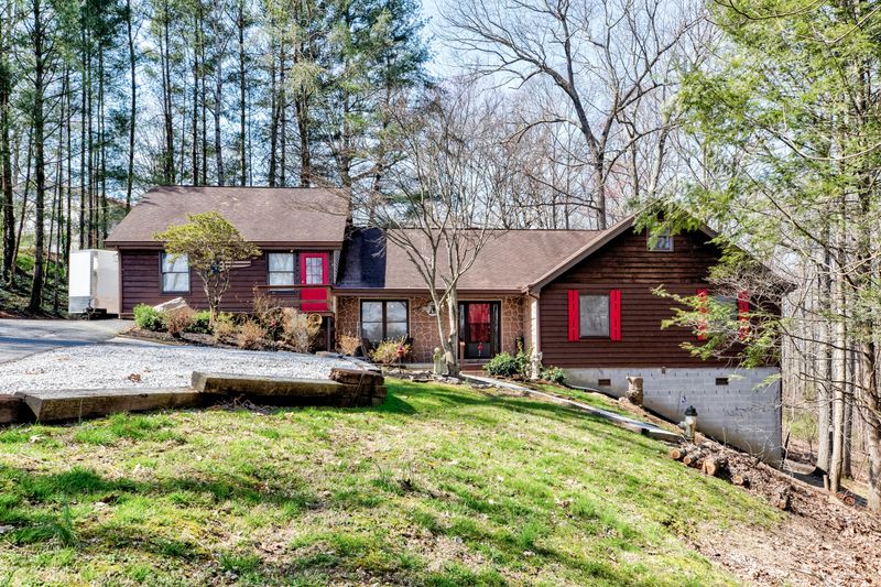 200 Kidwell Ln, Jacksboro, TN 37757