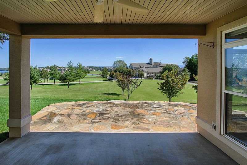 200 Kingbird Dr, Vonore, TN 37885