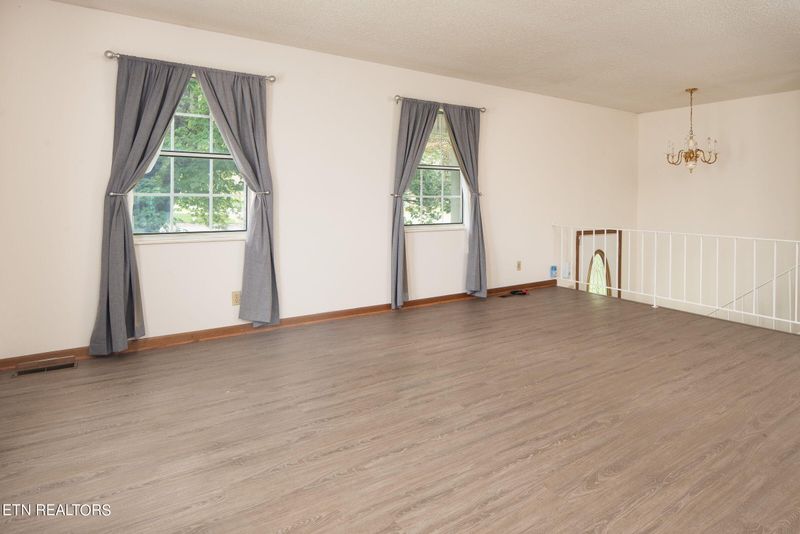 200 Lakeview Ln, Oak Ridge, TN 37830