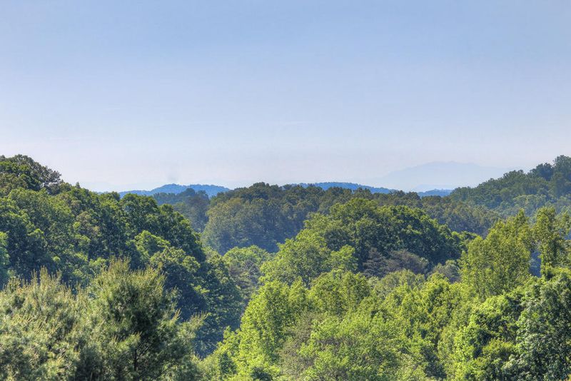 200 Lexington Ln, Clinton, TN 37716