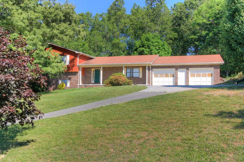 200 Lexington Ln, Clinton, TN 37716