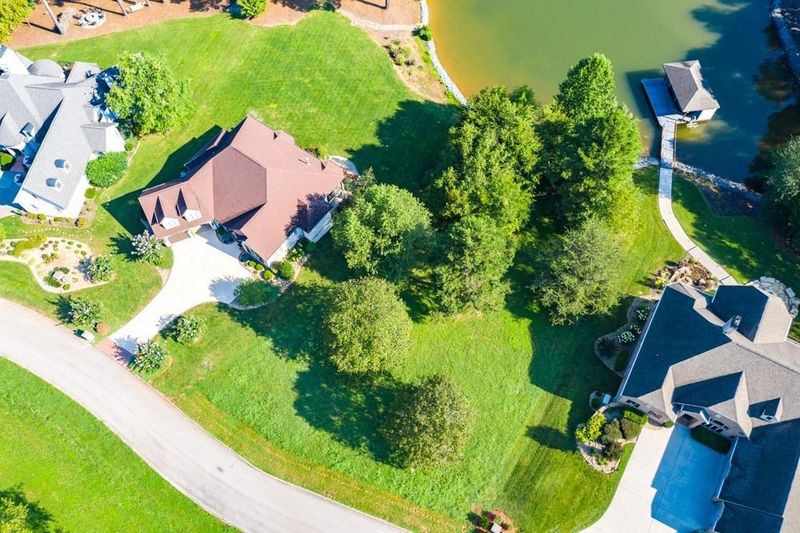 200 Marsh Hawk Dr, Vonore, TN 37885