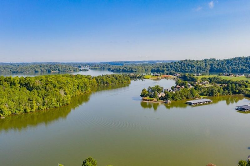 200 Marsh Hawk Dr, Vonore, TN 37885
