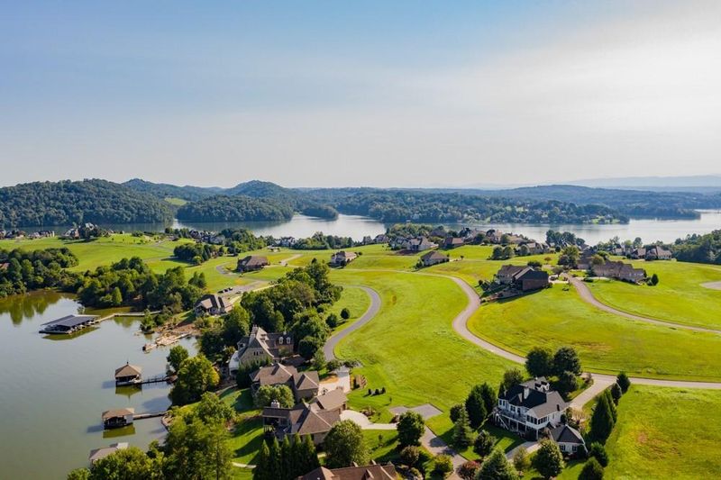 200 Marsh Hawk Dr, Vonore, TN 37885