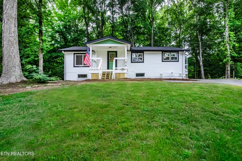 200 Midway Dr, Oliver Springs, TN 37840