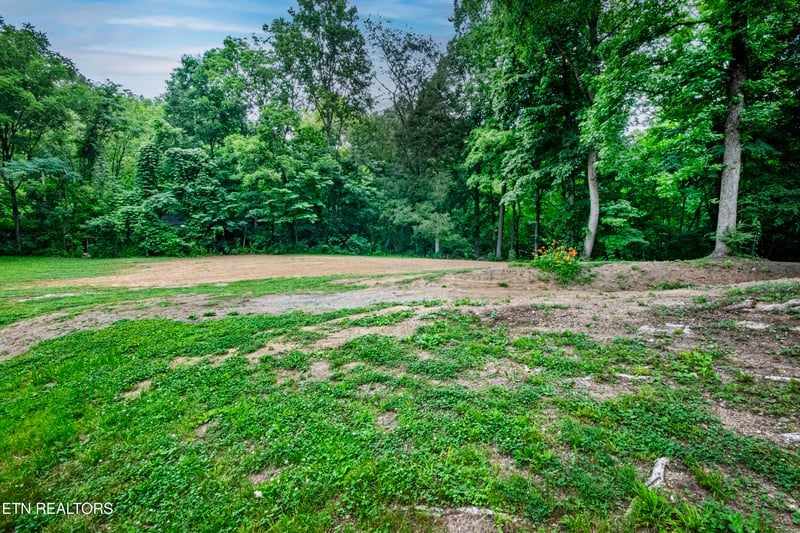 200 Midway Dr, Oliver Springs, TN 37840