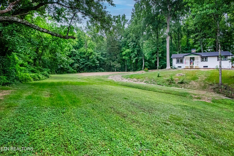200 Midway Dr, Oliver Springs, TN 37840
