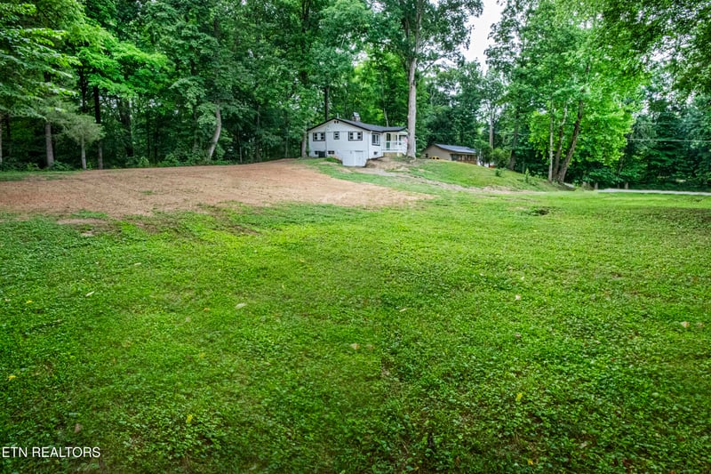 200 Midway Dr, Oliver Springs, TN 37840