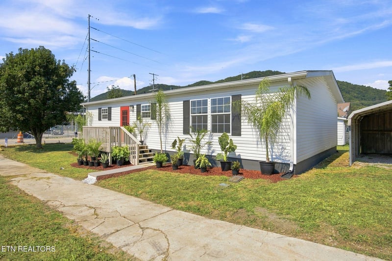 200 N Indiana Ave, Lafollette, TN 37766