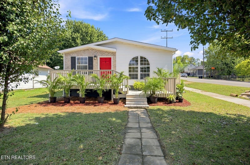 200 N Indiana Ave, Lafollette, TN 37766