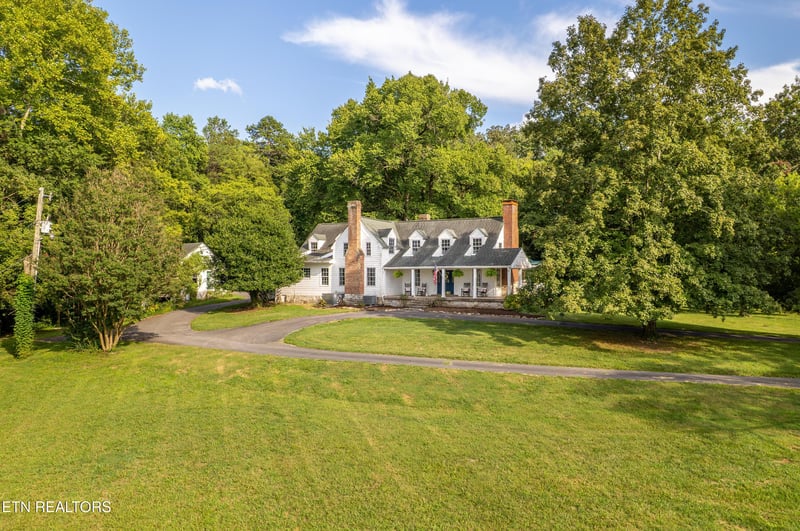 200 S Carter School Rd, Strawberry Plains, TN 37871