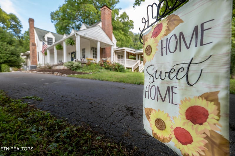 200 S Carter School Rd, Strawberry Plains, TN 37871