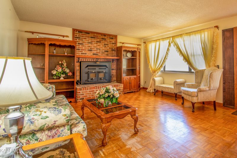 200 S Ridge Ave, Rockwood, TN 37854