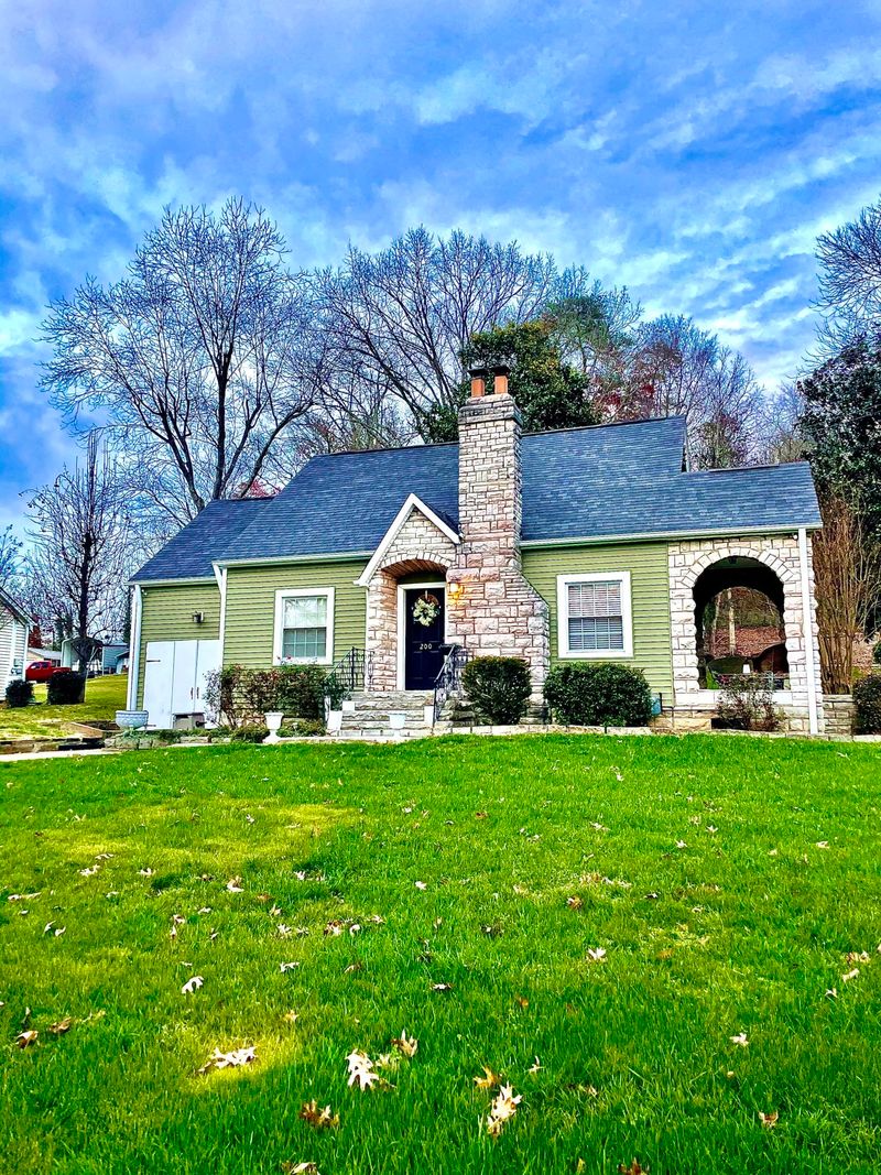 200 Stone Rd, Knoxville, TN 37920