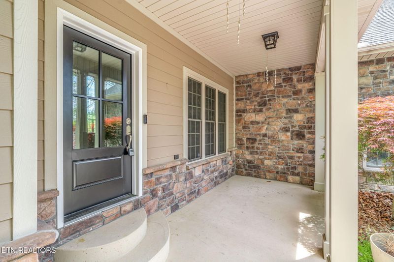 200 Stoney Rock Ln, Jacksboro, TN 37757