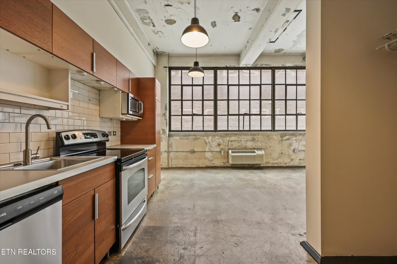 200 W Jackson Ave #203, Knoxville, TN 37902