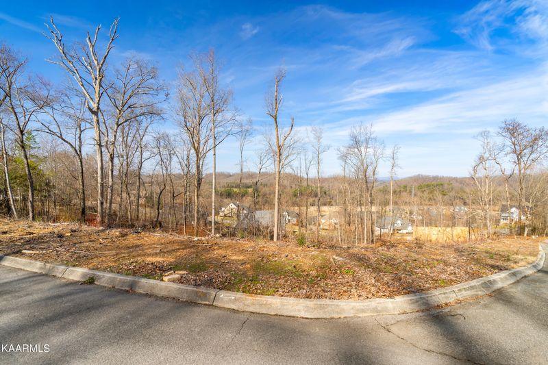 200 Windswept Dr, Lenoir City, TN 37772