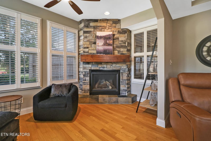 2000 Cascade Falls Ln, Knoxville, TN 37931