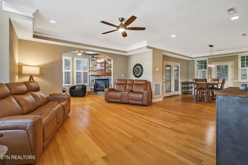 2000 Cascade Falls Ln, Knoxville, TN 37931