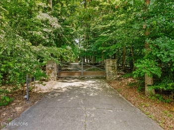 2000 Lawnville Rd, Kingston, TN 37763