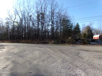 2000 Okmulgee Ln, Crossville, TN 38572