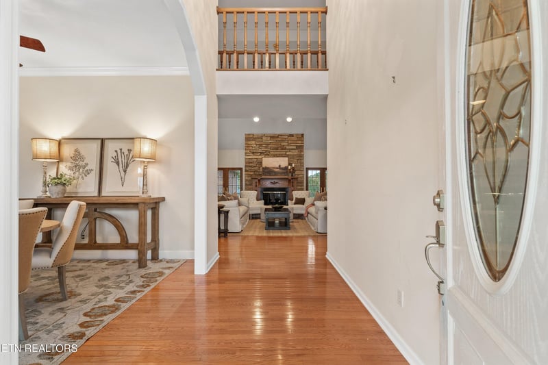 2000 Robinson Dr, Lenoir City, TN 37772
