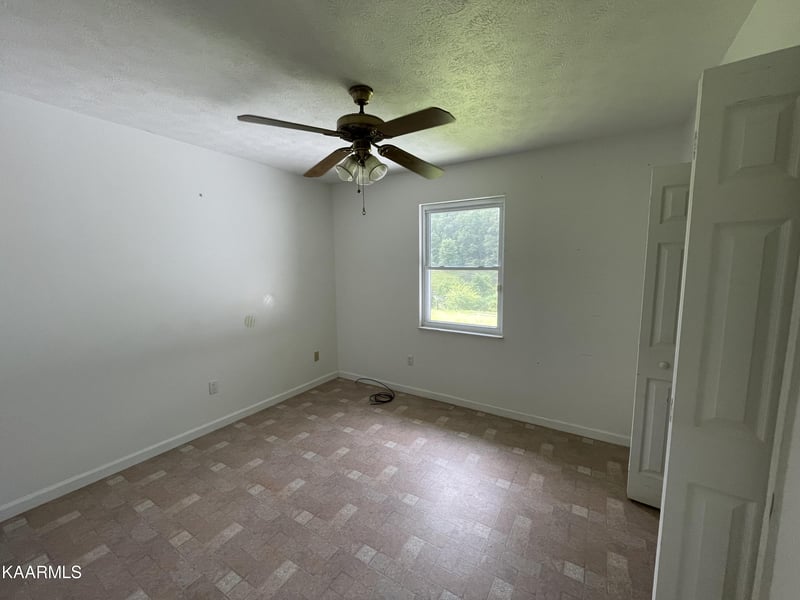 2001 Airport Road Rd, Oakdale, TN 37829