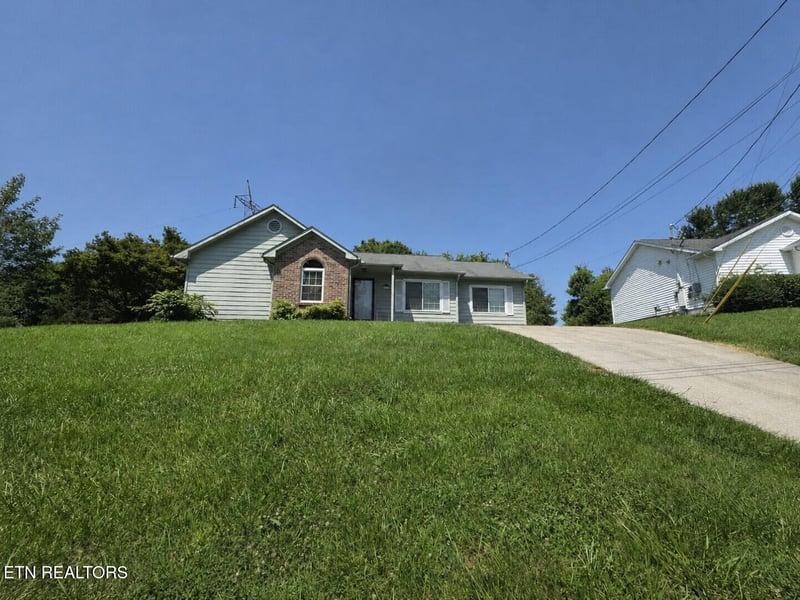 2001 Hyde Park Ln, Knoxville, TN 37921