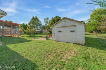 2001 Radiance Dr, Knoxville, TN 37912