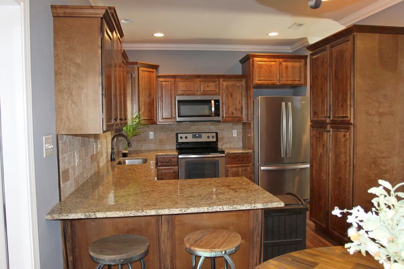 2002 Big Chief Skyview Dr, Sevierville, TN 37876