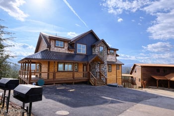 2004 Thistle Thorn Tr, Sevierville, TN 37876